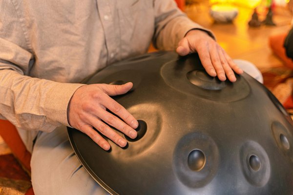 Découvrez le handpan 12 notes : harmonie et créativité à portée de main
